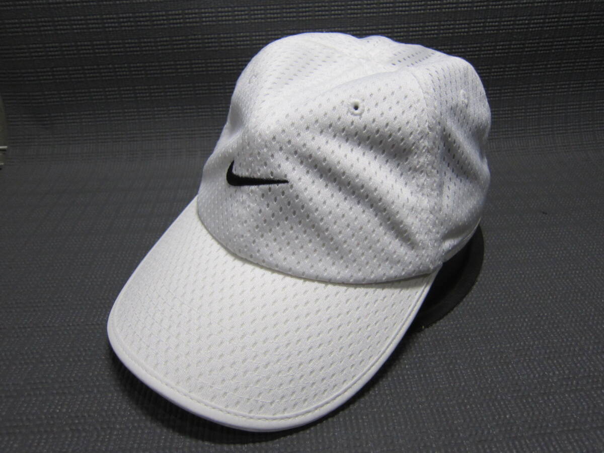 NIKE ナイキ メッシュキャップ ランニング 帽子 白 56～59cm S2403Cの画像1