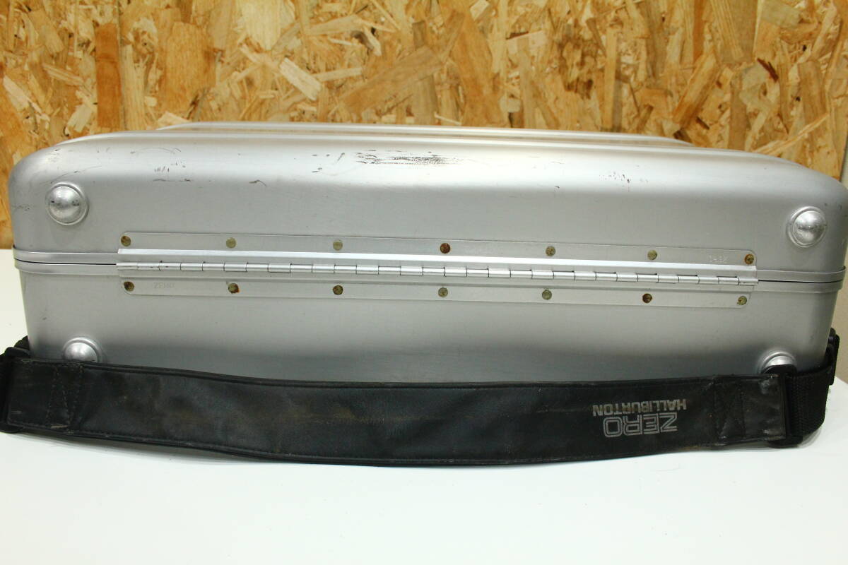 TH03074　ZERO　HALLIBURTON　アタッシュケース　アルミケース　ダイヤル式　約34㎝×約52㎝×約15㎝　中古品_画像10