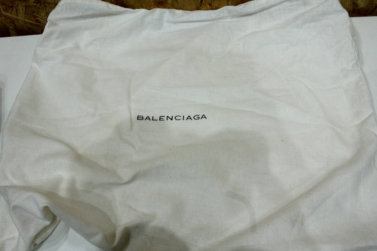 TH03198 BALENCIAGA The Sunday сумка высота примерно 19.× ширина примерно 32.× вставка примерно 5. зеркало есть б/у товар 