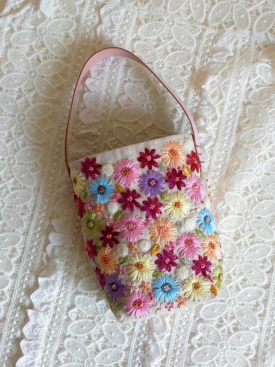 手刺繍　ミニバッグ　トートバッグ　ハンドメイド　花　花々　野の花　　_画像1