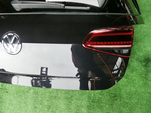 ゴルフ 7 GTI 5G系 後期 7.5 バックドア リアドア ハッチバック リアゲート 黒/LC9 リアスポイラー付き ルーフスポイラー リップ 神奈川の画像3