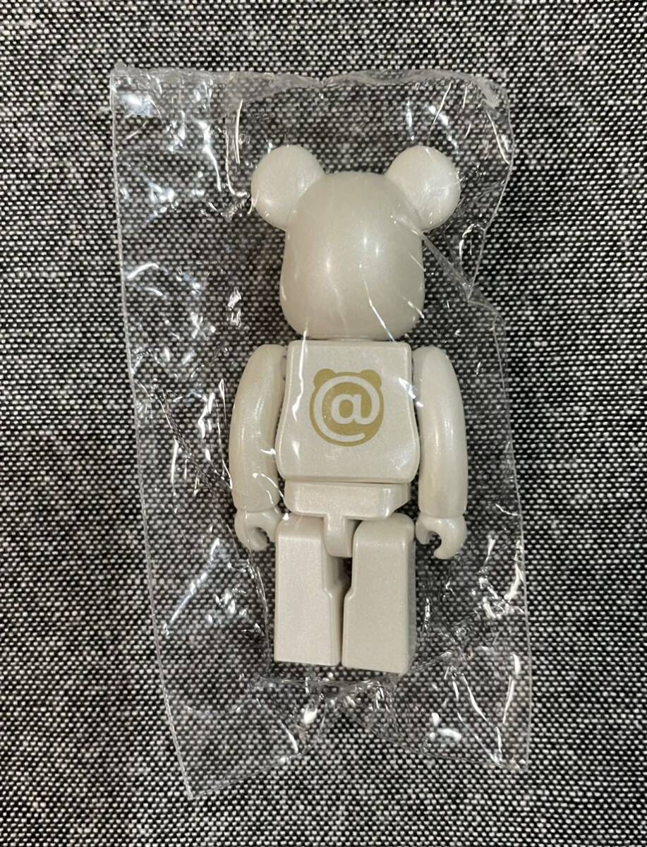 内袋未開封 ベアブリック シリーズ 32 BASIC ベーシック 『 @ 』 アットマーク 20TH アニバーサリー 100% BE@RBRICK メディコムトイ_画像2