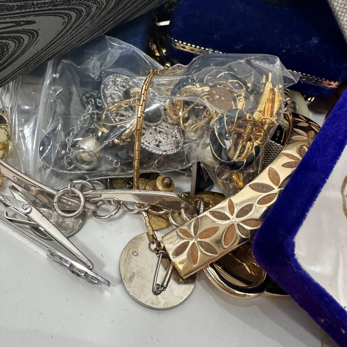  large amount accessory summarize gross weight approximately 5000g original gold manner imite-shon24K GP silver the kiss ring natural stone box attaching present condition goods coin gold dust 1 jpy 