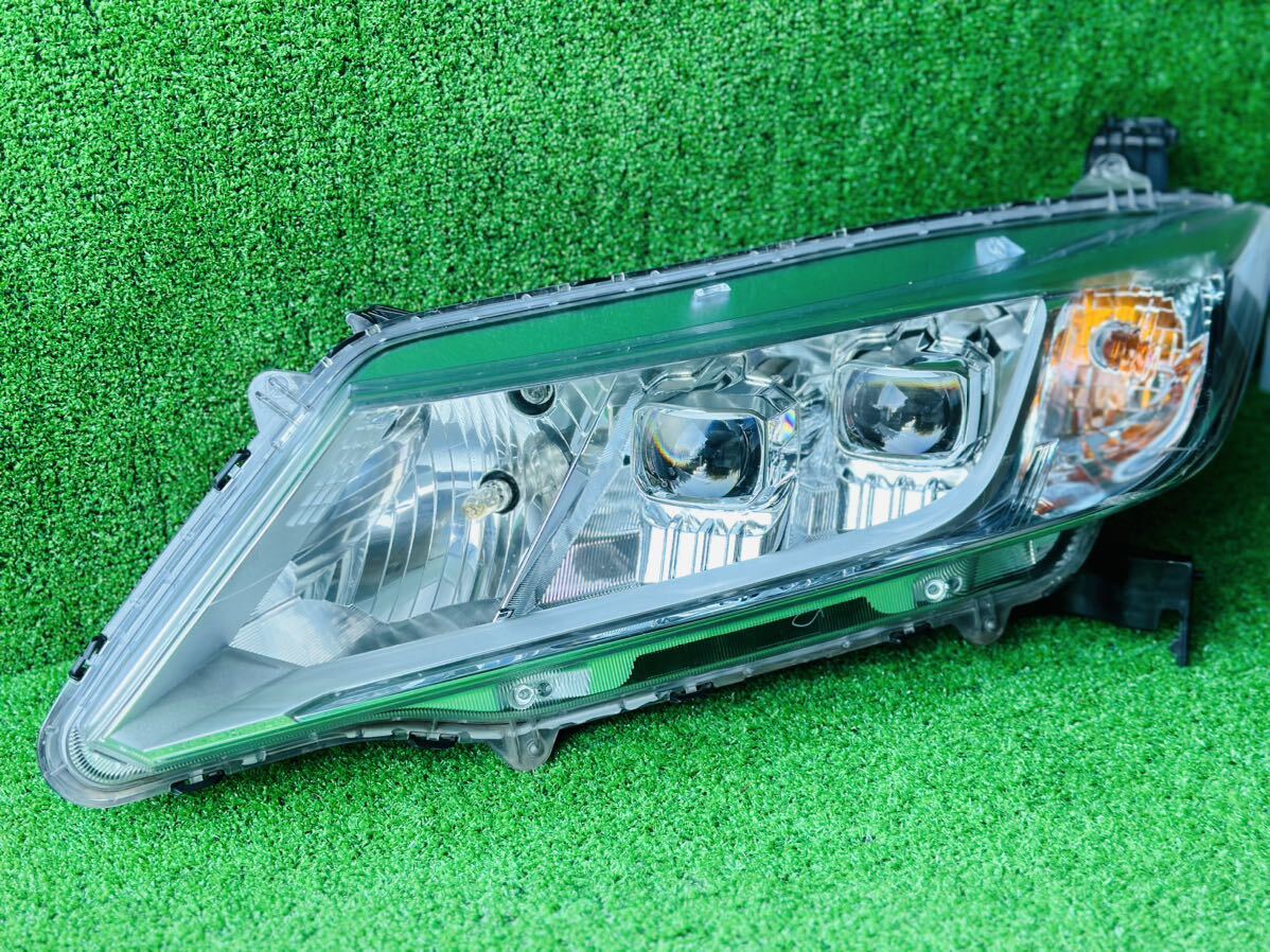 ★中古品★ホンダ 純正 GM4 GM5 グレイス 前期 LED ヘッドライト ヘッドランプ 左STANLEY W1876 打刻90の画像2