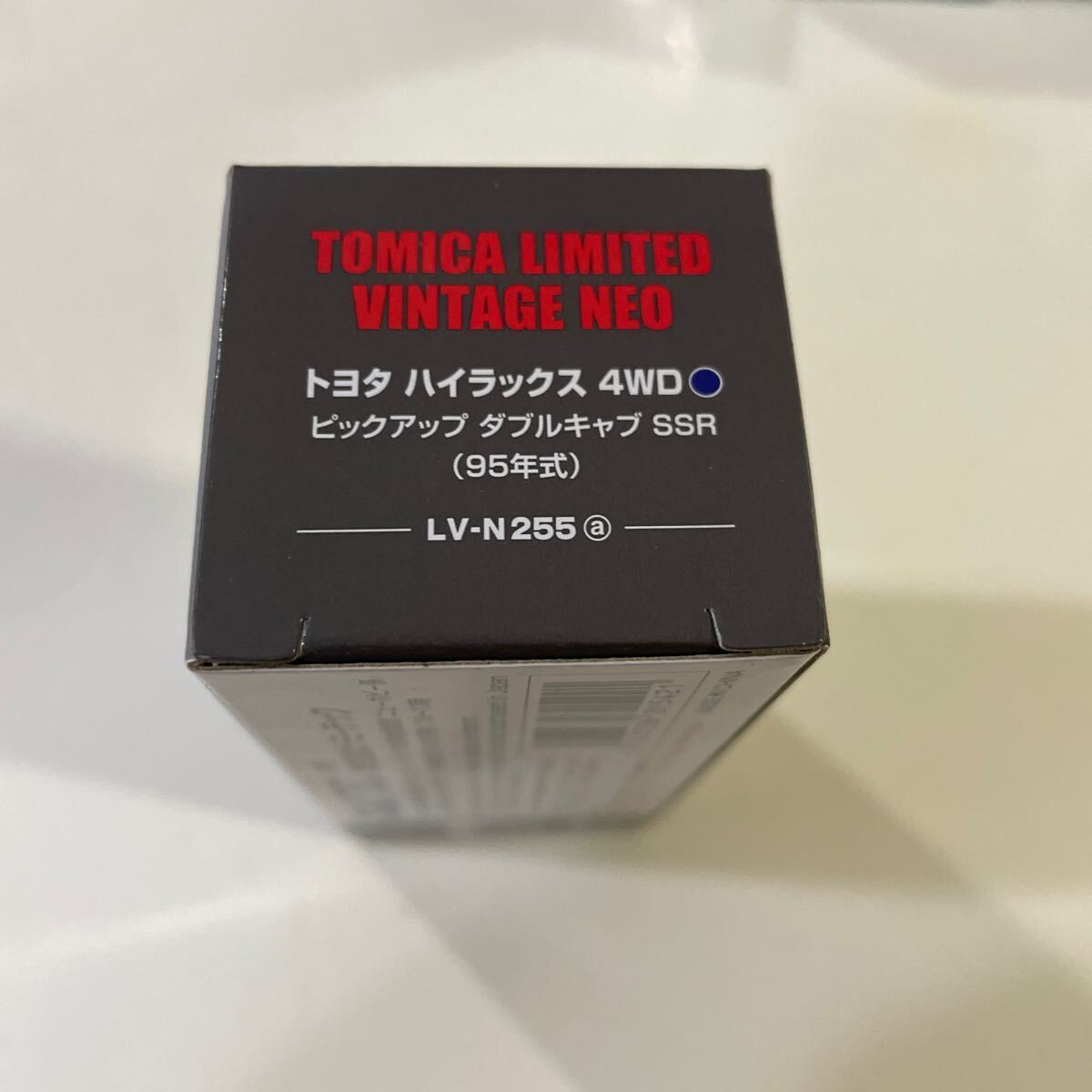 トミカリミテッドヴィンテージ トヨタ ハイラックス4WD ピックアップ ダブルキャブ SSR 95年式 LV-N255a 未開封品です外箱に若干の擦れ傷有の画像2