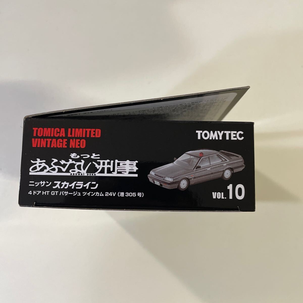 トミカリミテッドヴィンテージ あぶない刑事 VOL .10 ニッサン スカイライン4ドア HT GTパサージュツインカム24V 港305号 未使用、未開封品_画像4