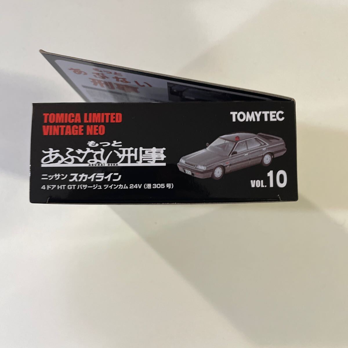 トミカリミテッドヴィンテージ あぶない刑事 VOL .10 ニッサン スカイライン4ドア HT GTパサージュツインカム24V 港305号 未使用、未開封品_画像3