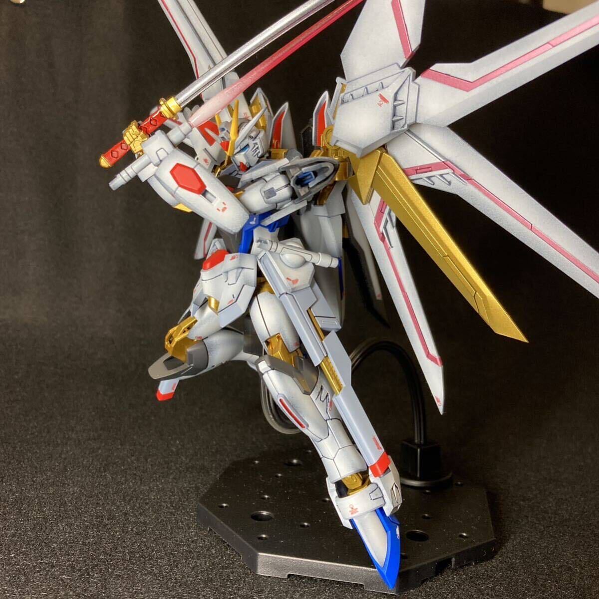 HG ライジングフリーダムガンダム　オリジナルカスタム　全塗装完成品　１円スタート　改修　改造　グラデーション　スタンド付き_画像1