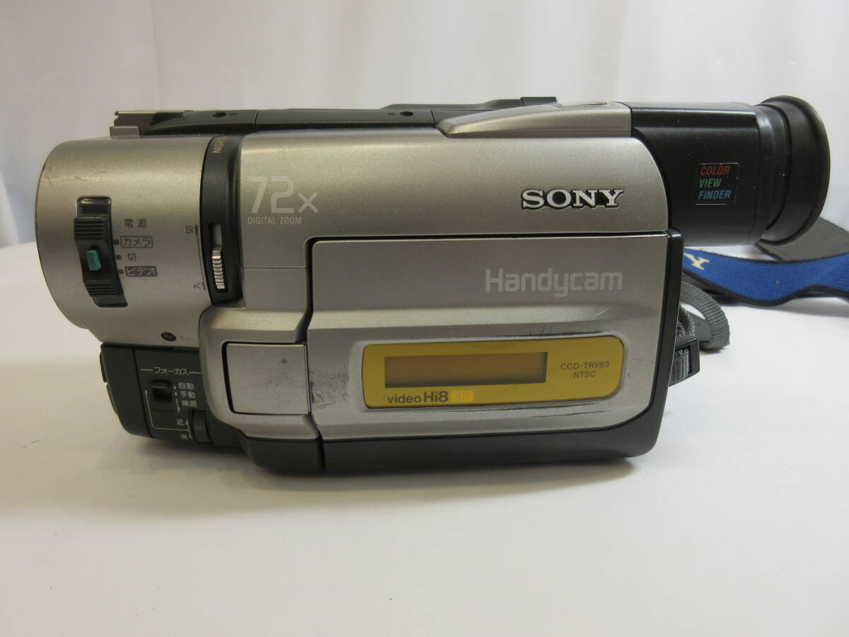 【20-25-0】SONY ソニー ビデオカメラ Handycam ハンディカム video Hi8 ジャンク バッグ バッテリー2個付きの画像3