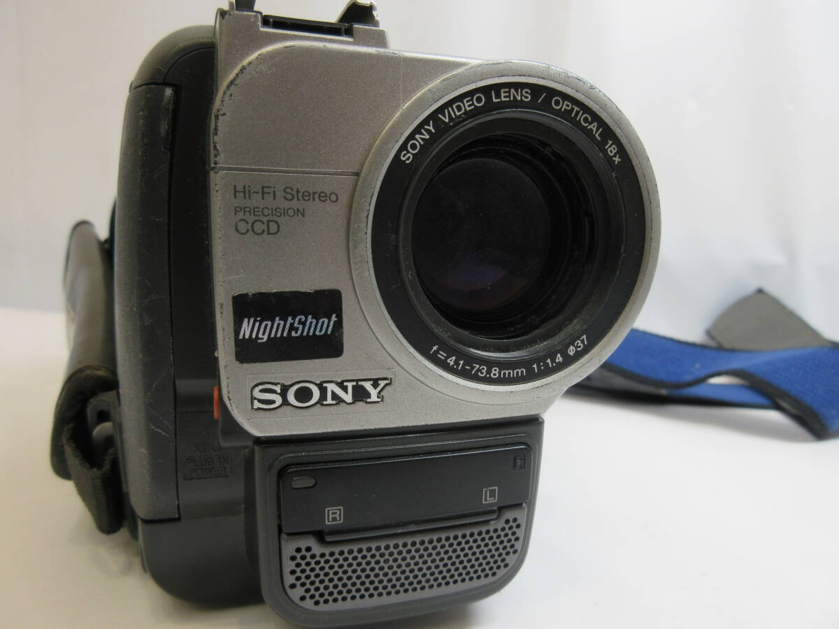 【20-25-0】SONY ソニー ビデオカメラ Handycam ハンディカム video Hi8 ジャンク バッグ バッテリー2個付きの画像4