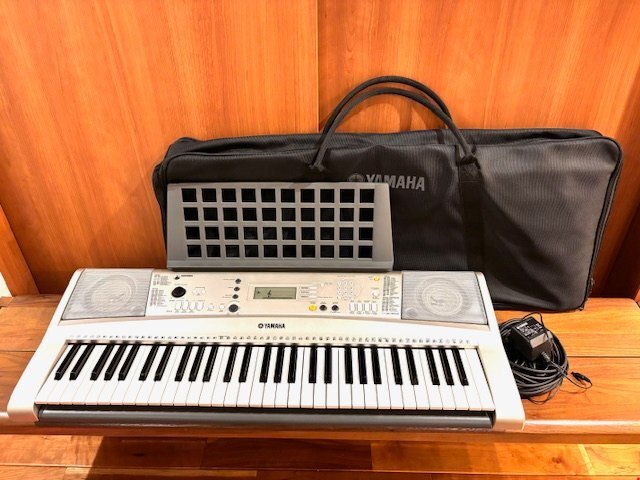 YAMAHA ヤマハ キーボード PSR-E313 61鍵盤 ピアノ 練習 習い事 演奏 弾き語り 音楽 レッスン機能付き ペダル付き