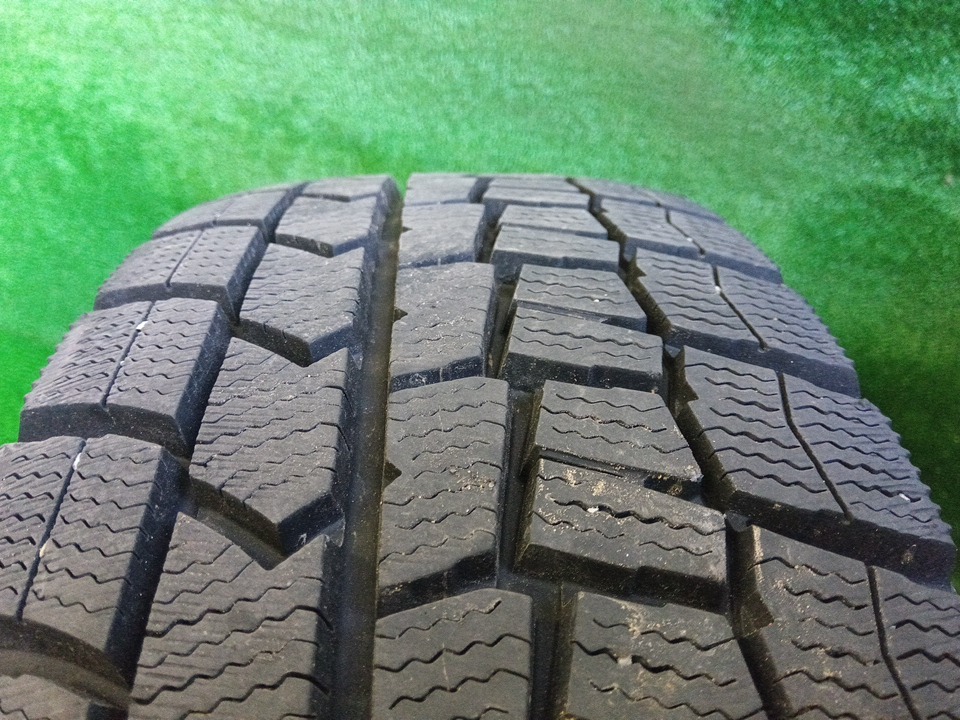 ダンロップ WM02 175/65R15 23年製!! 社外 Weds 15×5.5J 4H/100 アクア等 溝有スタッドレス付4本 中古 売切!!_画像6