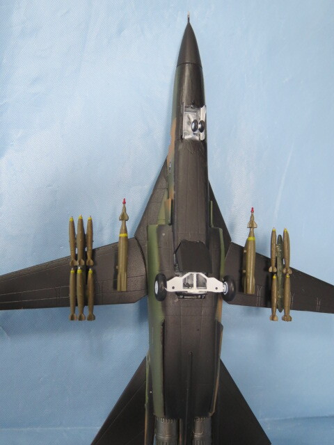 【リペイント完成品】1/144 『 F-111A Aardvark 』 Mk82 通常爆弾搭載(JT068)_画像5