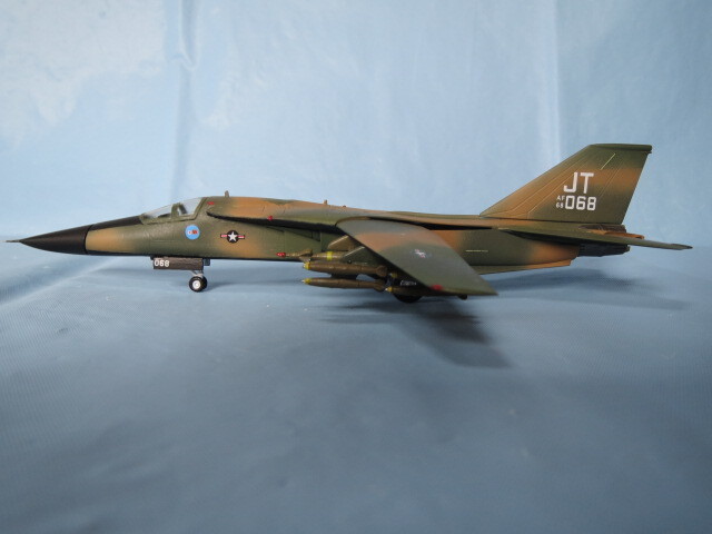 【リペイント完成品】1/144 『 F-111A Aardvark 』 Mk82 通常爆弾搭載(JT068)_画像3