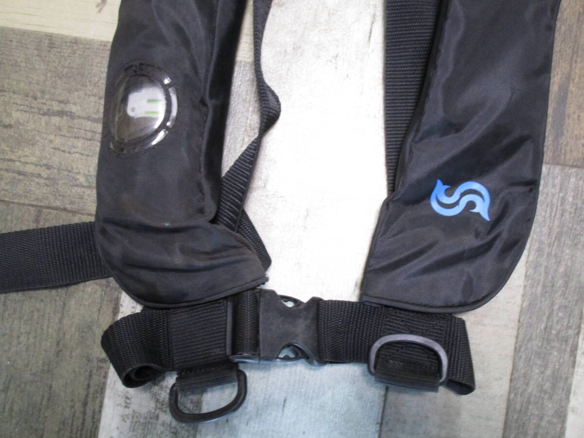 ブルーストーム BLUESTORM 救命胴衣 ライフジャケット 自動膨張式  ブラック 現状品 （FLAWEの画像2