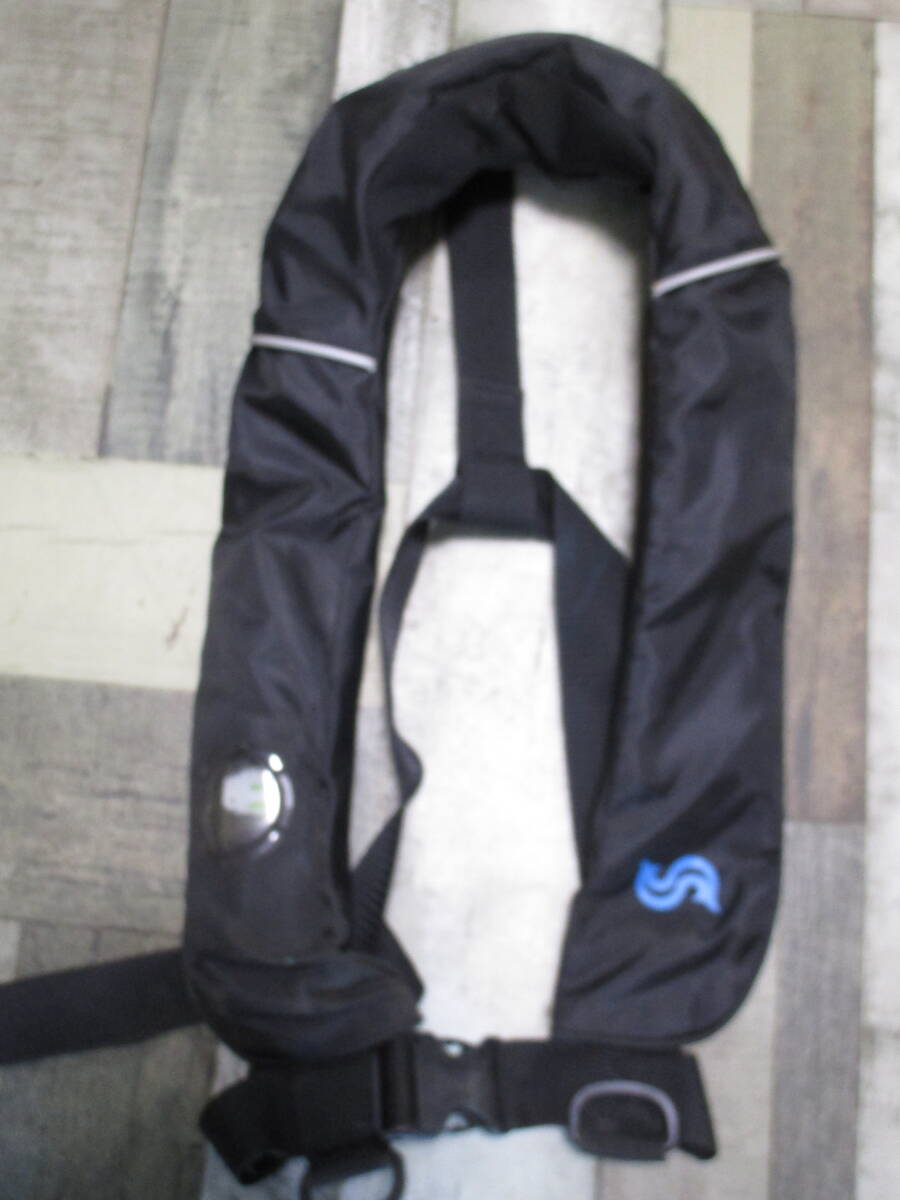 ブルーストーム BLUESTORM 救命胴衣 ライフジャケット 自動膨張式  ブラック 現状品 （FLAWEの画像1