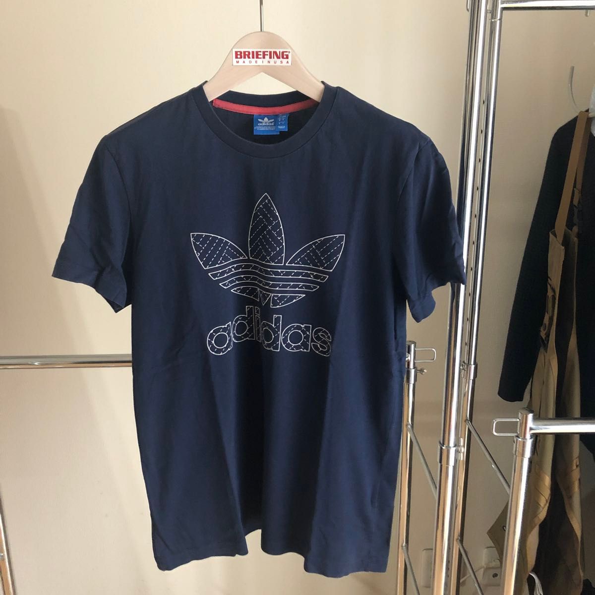 L  アディダス　adidas  tシャツ   ネイビー