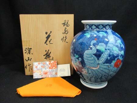 鍋島焼 花瓶 深山作 孔雀 高さ24×最大幅19.4cm 共箱 経年保管 中古 ■_画像1