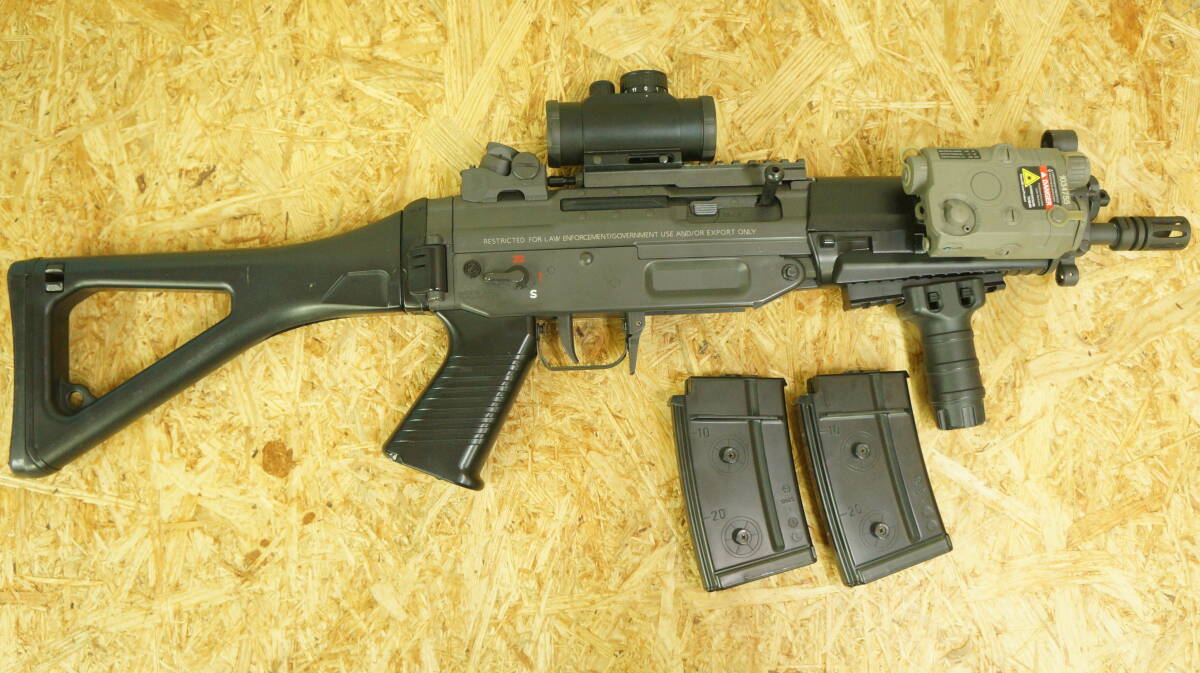 東京マルイ SIGARMS SG552-2 COMMANDO　中古品　予備マガジン付　外装カスタム品　使用に伴う傷、汚れ有_画像2