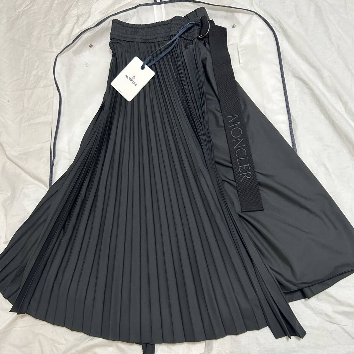 【レア】【美品】MONCLER モンクレール スカート 黒 ロゴ 38プリーツスカート の画像2