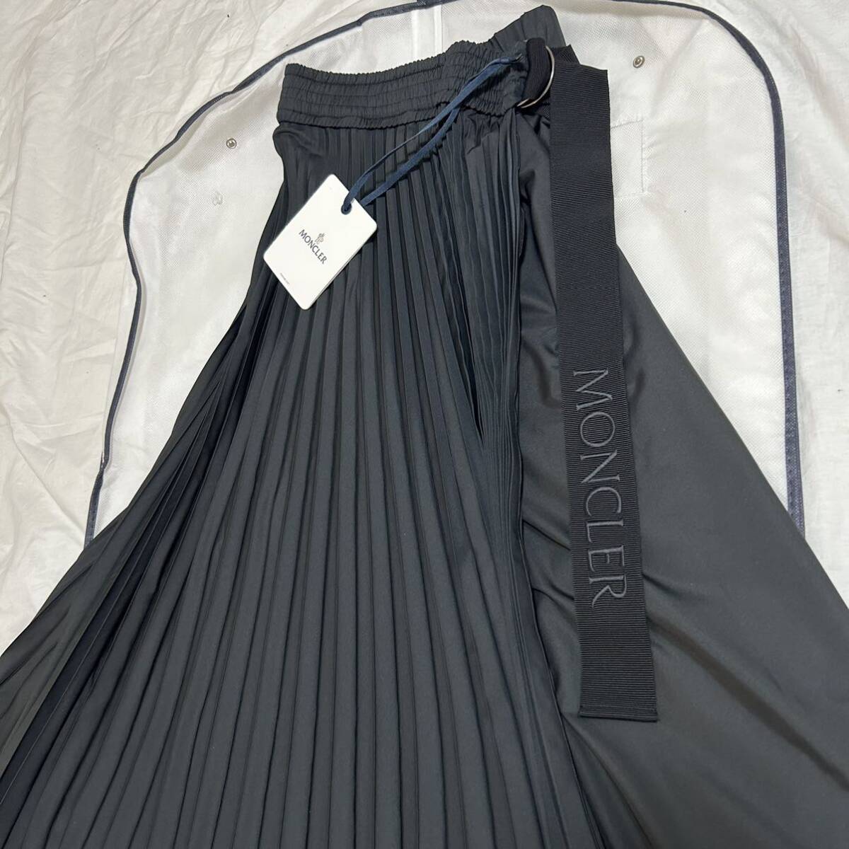 【レア】【美品】MONCLER モンクレール スカート 黒 ロゴ 38プリーツスカート の画像1