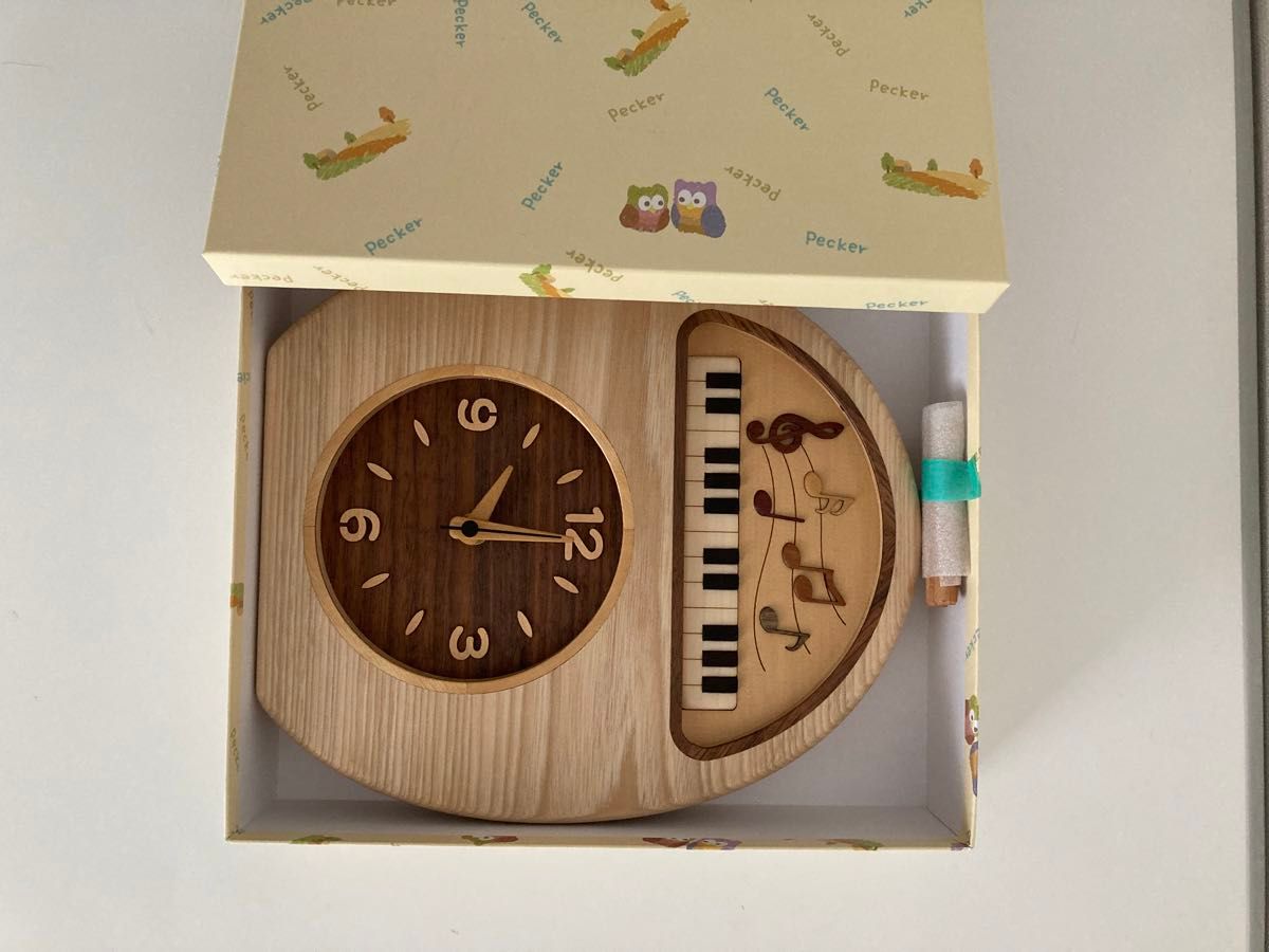 【新品・未使用】木製　置き時計　掛け時計　音符柄　音楽柄　
