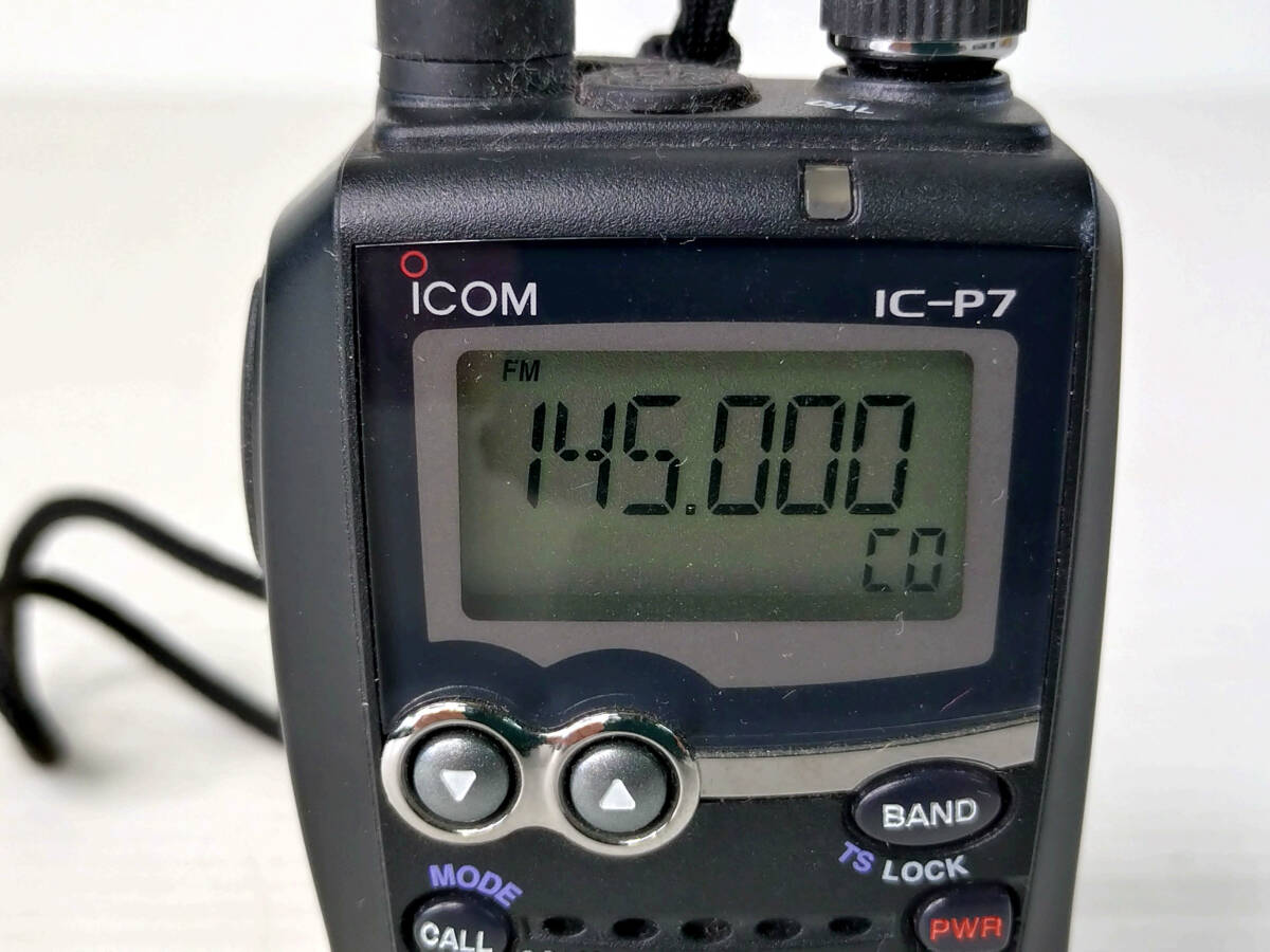 動作品 ICOM アイコム 広帯域ハンディトランシーバー IC-P7 144/430MHzデュオ 充電スタンド、電源コード付 他の画像2