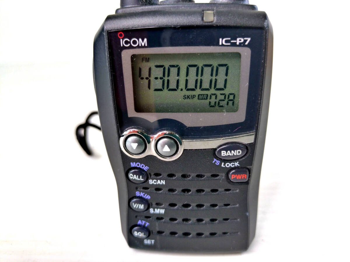 動作品 ICOM アイコム 広帯域ハンディトランシーバー IC-P7 144/430MHzデュオ 充電スタンド、電源コード付 他の画像3