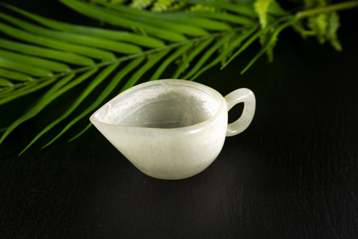 【旧家整理品】 白玉茶海 急須 茶道具 湯さまし 置物 時代物 検索：中国古美術 古玩 中国美術 旧玉 老玉 古玉 擺件 翡翠 和田玉 唐物_画像10