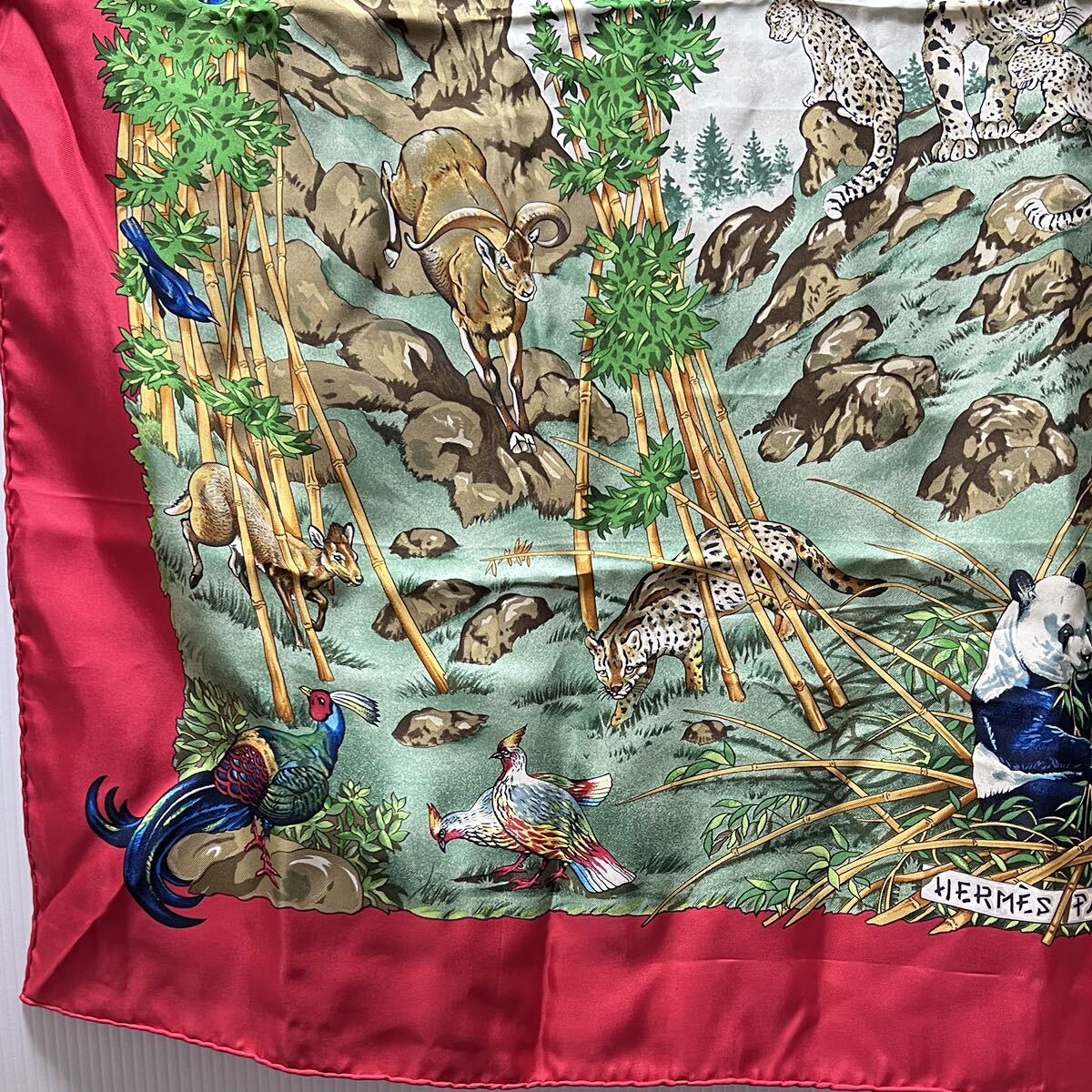 HERMES PARIS エルメス カレ90 SICHUAN【四川省】パンダ アニマル 大判スカーフ シルク フランス製 マルチカラー エルメススカーフ _画像3