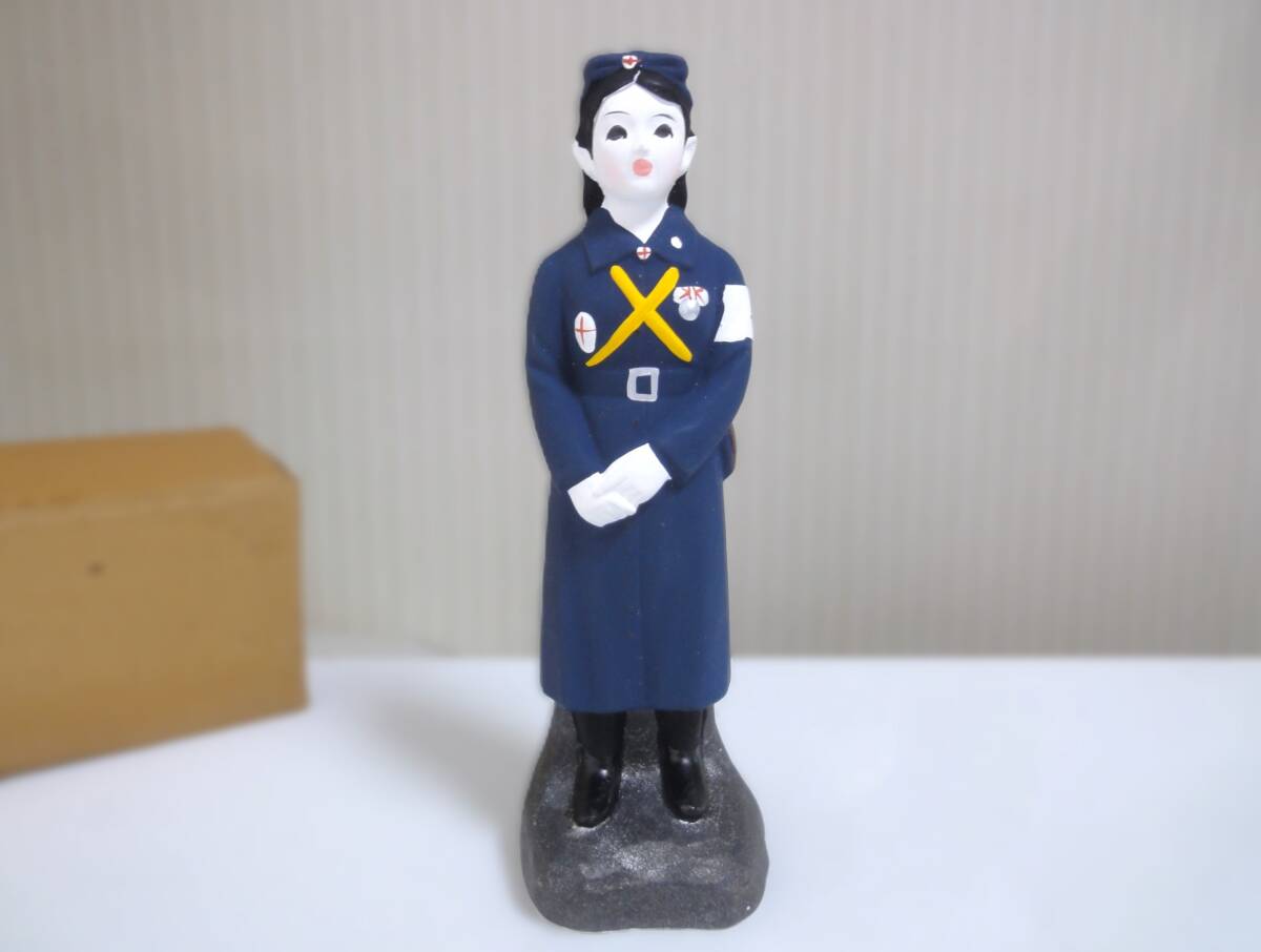 時代物 日本の従軍看護婦、昔の土人形 日本軍、日本赤十字看護婦 お人形 箱入　古品_画像1