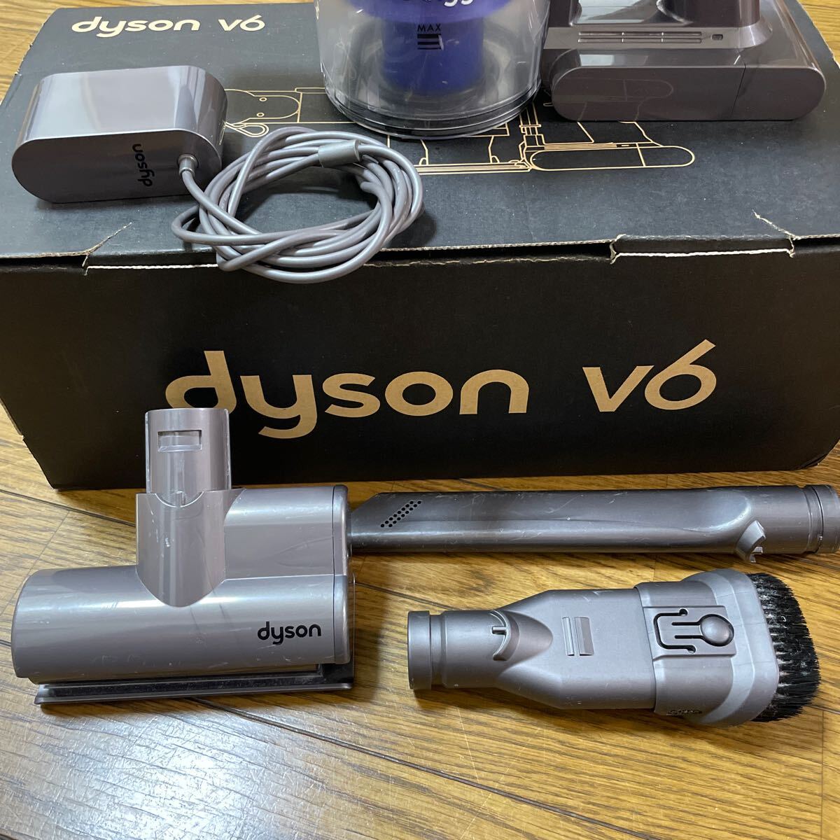 dyson ダイソン V6 コードレスクリーナー 掃除機　ハンディークリーナー_画像2