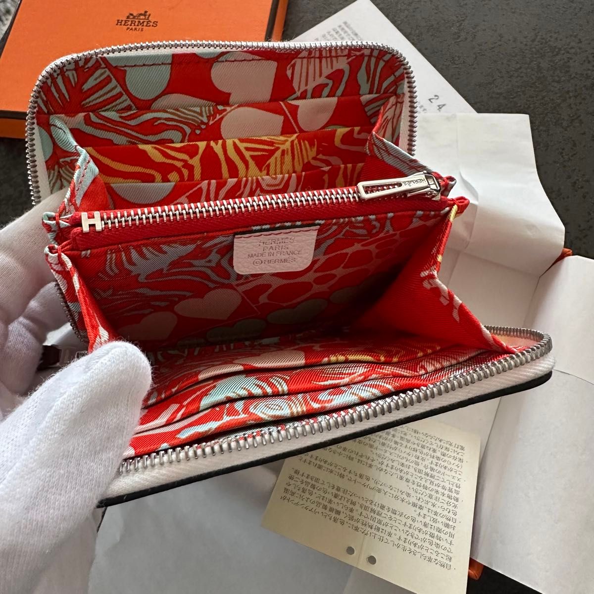 HERMES エルメス シルクインコンパクト ホワイト|Yahoo!フリマ HERMES エルメス シルクインコンパクト ホワイト|Yahoo!フリマ