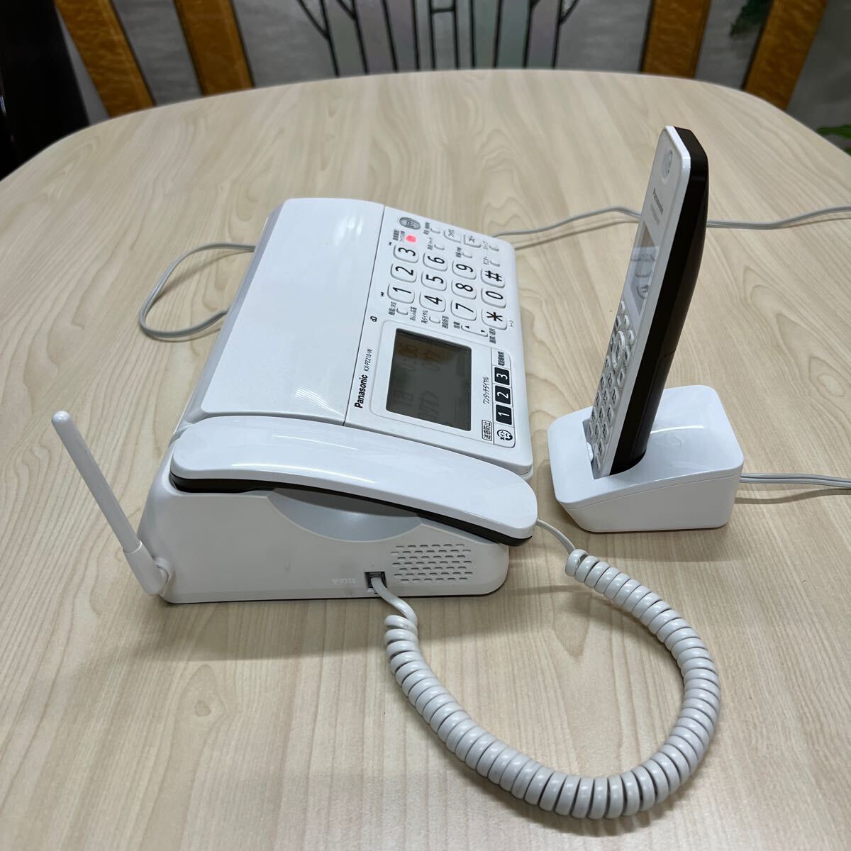 Panasonic パナソニック おたっくす 迷惑防止 電話 FAX 子機 親機 KX-PZ210-W 子機 KX-FKD404 充電器 PNLC1058 売り切り 美品の画像4