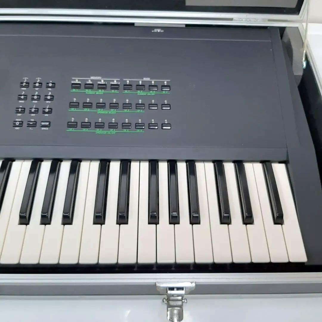 希少 YAMAHA 最高峰モデル シンセサイザー SY99 ハードケース 希少 YAMAHA 最高峰モデル シンセサイザー SY99 ハードケース