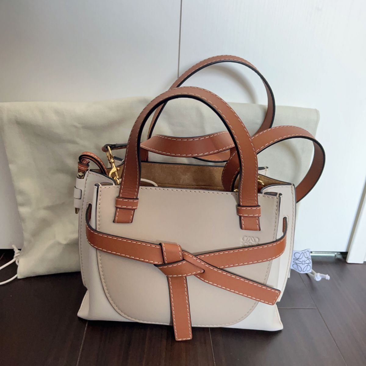 LOEWE ロエベ ゲートトップハンドル ミニ ショルダーバッグ 新品 LOEWE ロエベ ゲートトップハンドル ミニ ショルダーバッグ 新品