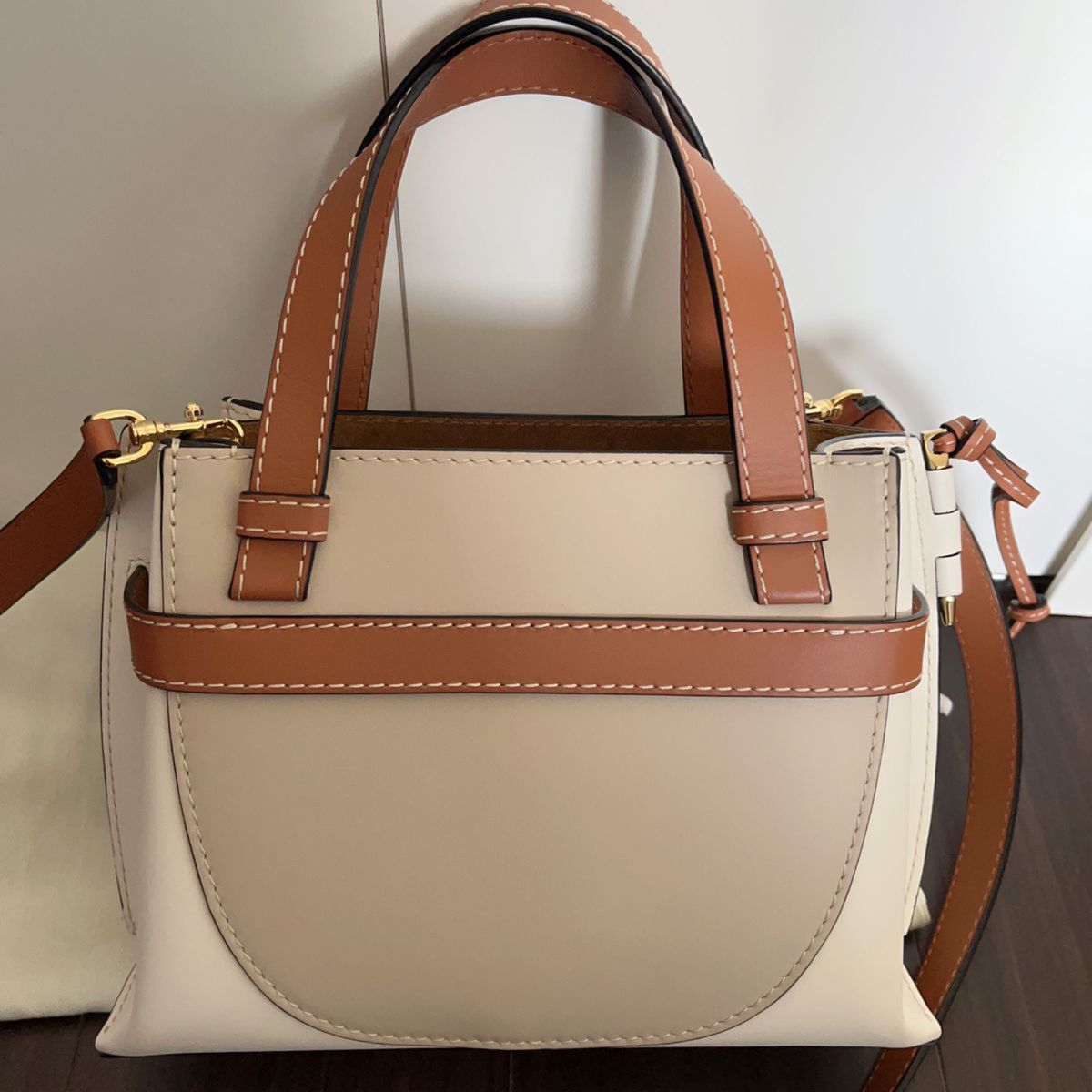 LOEWE ロエベ ゲートトップハンドル ミニ ショルダーバッグ 新品 LOEWE ロエベ ゲートトップハンドル ミニ ショルダーバッグ 新品