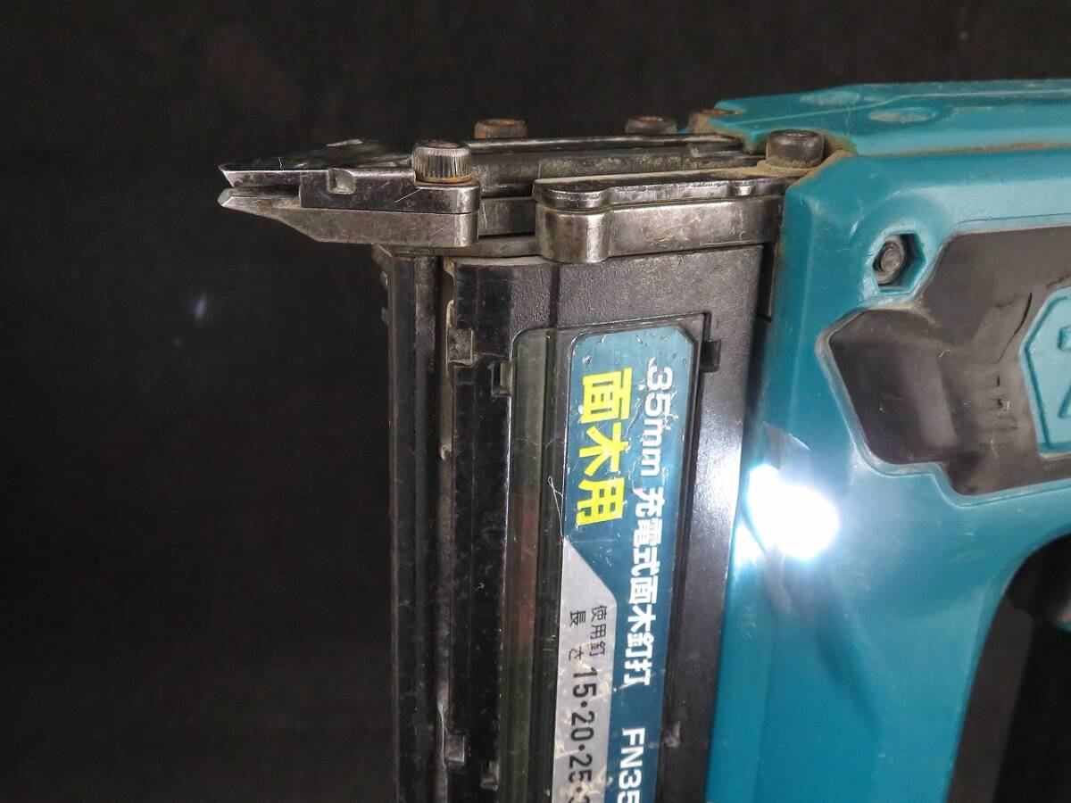 1円～ マキタ makita 18V 35mm 充電式面木釘打 FN350D バッテリ1個 BL1860B 動作品の画像2