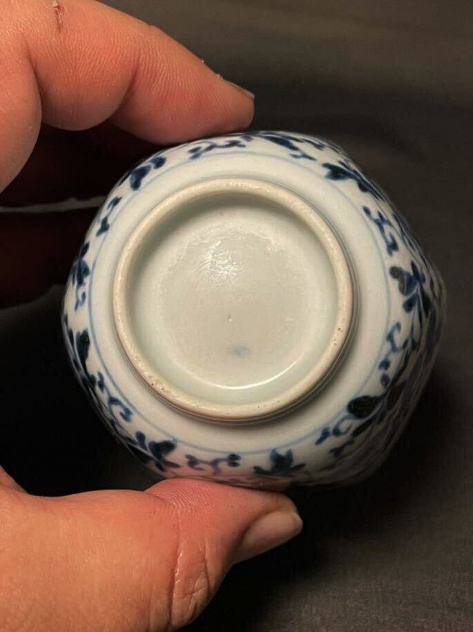  japanese beautiful meaning ..! Edo middle period old Imari over white .. taste exist . period origin . period. flower Tang . hexagon sake cup sake cup . considering . air feeling! happy less . completion goods.!