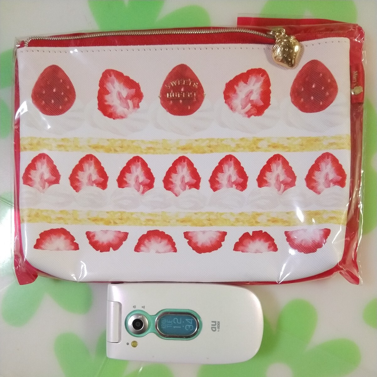  prompt decision me Lee chocolate Mary\'s Valentine 2023 sweets byufe strawberry pouch . strawberry pattern pouch only new goods unused free shipping 
