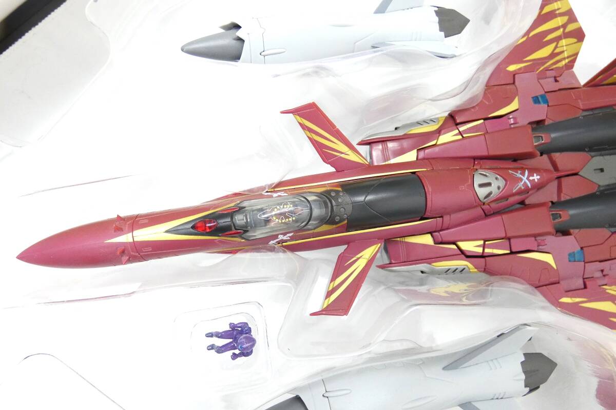 28412 ★ やまと マクロスゼロ 完全変形 SV-51r ノーラ機 1/60スケール YAMATO フィギュア ★ 中古品 長期保管品_画像5