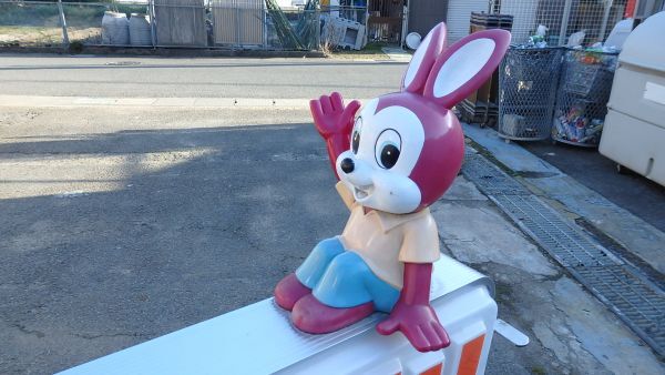 京都発★3099★ピョンちゃん 看板 エスエスチェーン くすり看板 エスエス製薬 ソフビ付き電飾看板 ノベルティー 引き取り限定_画像2