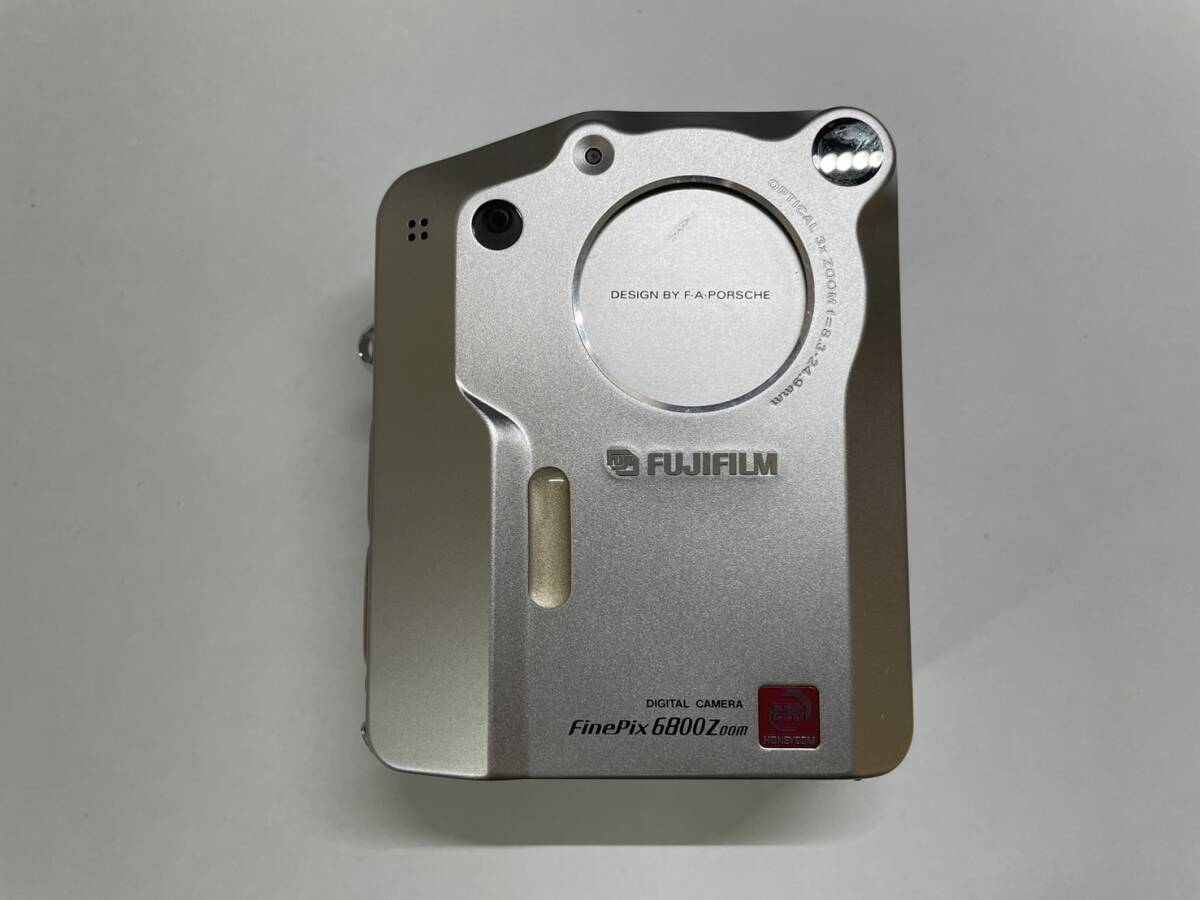 FinePix 6800Z 富士フィルム ポルシェデザイン　電池 (NP-80)２つ 充電器 ACアダプター付き　オールドコンデジ