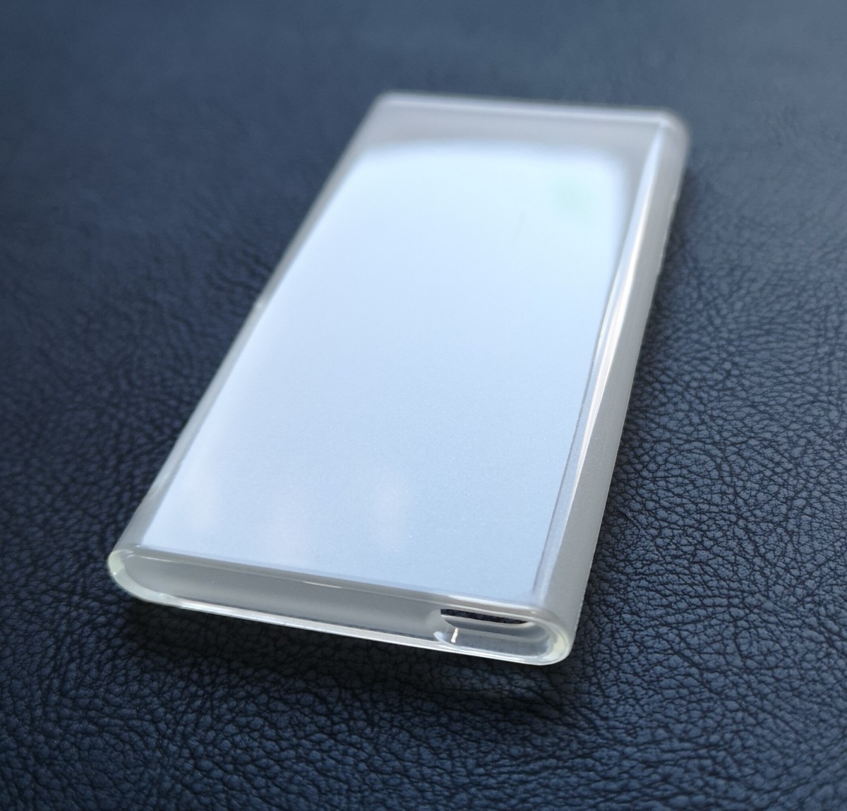 iPod nano 第7世代用 ソフトケース ガラスフィルム付き_画像2