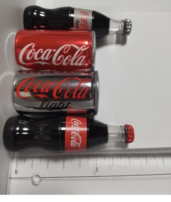 4個セット コカ・コーラ　イタリア製 ミニボトル ミニ缶　マグネット 磁石 ミニチュア フィギュア 