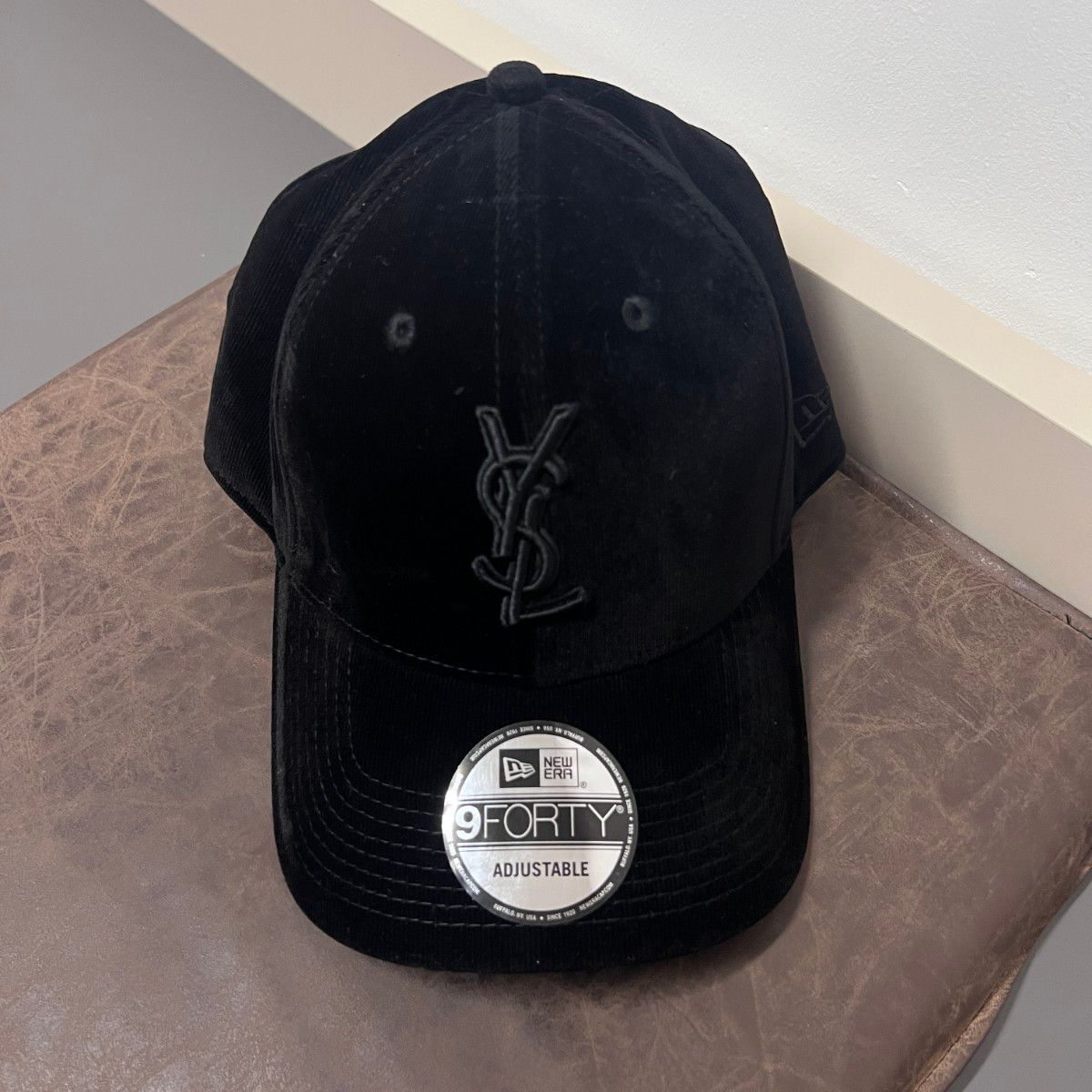 イヴ サンローラン NEW ERA コーデュロイ カサンドラキャップ イヴ サンローラン NEW ERA コーデュロイ カサンドラキャップ