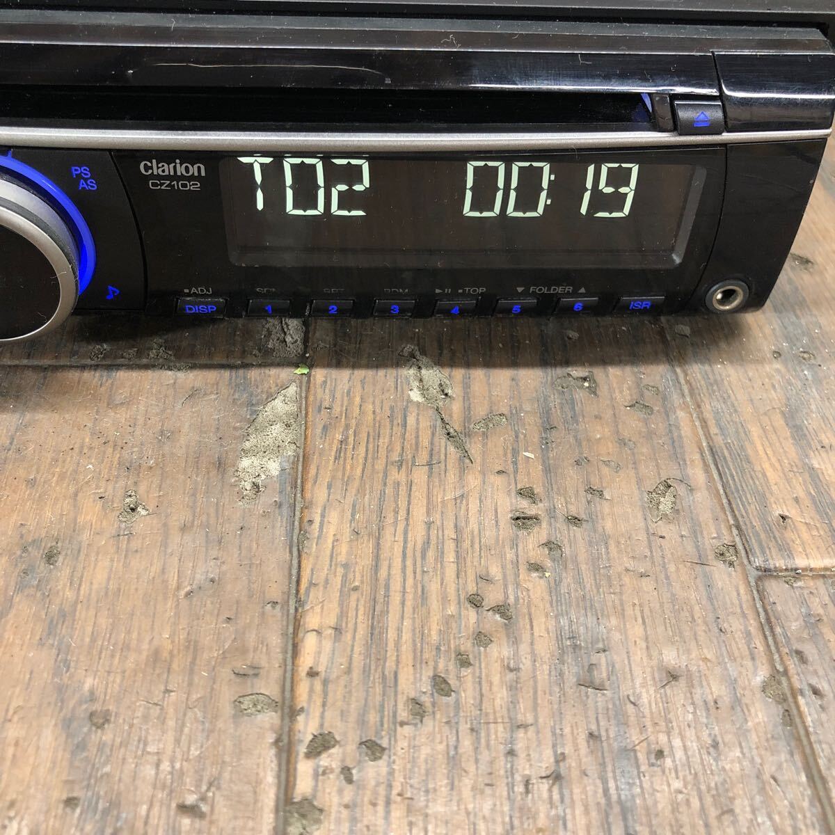 AV3-121 super-discount car stereo CD player clarion CZ102 0012429CX CD FM/AM AUX body only simple operation verification ending used present condition goods 