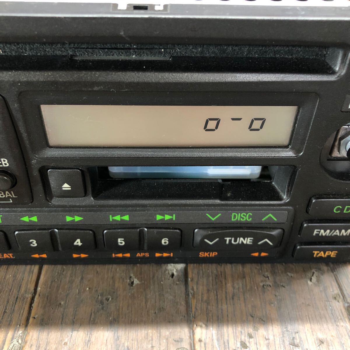 AV3-149 激安 カーステレオ MITSUBISHI MR268233 55249052 カセット FM/AM プレーヤー 本体のみ 簡易動作確認済み 中古現状品の画像2