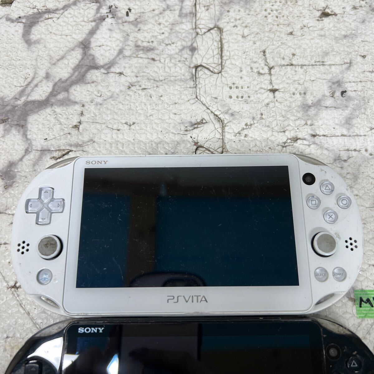 MYG-1384 激安 ゲー厶機 本体 SONY PS VITA PCH-2000 動作未確認 2点 まとめ売り ジャンク 同梱不可_画像2