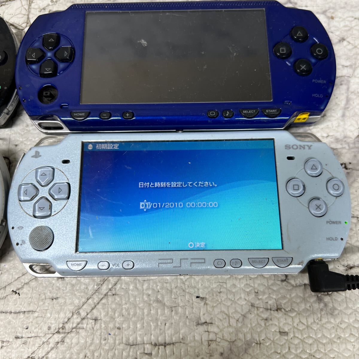 MYG-1445 激安 ゲー厶機 PSP 本体 SONY PSP-1000 PSP-2000 通電、起動OK 4点 まとめ売り ジャンク 同梱不可_画像2